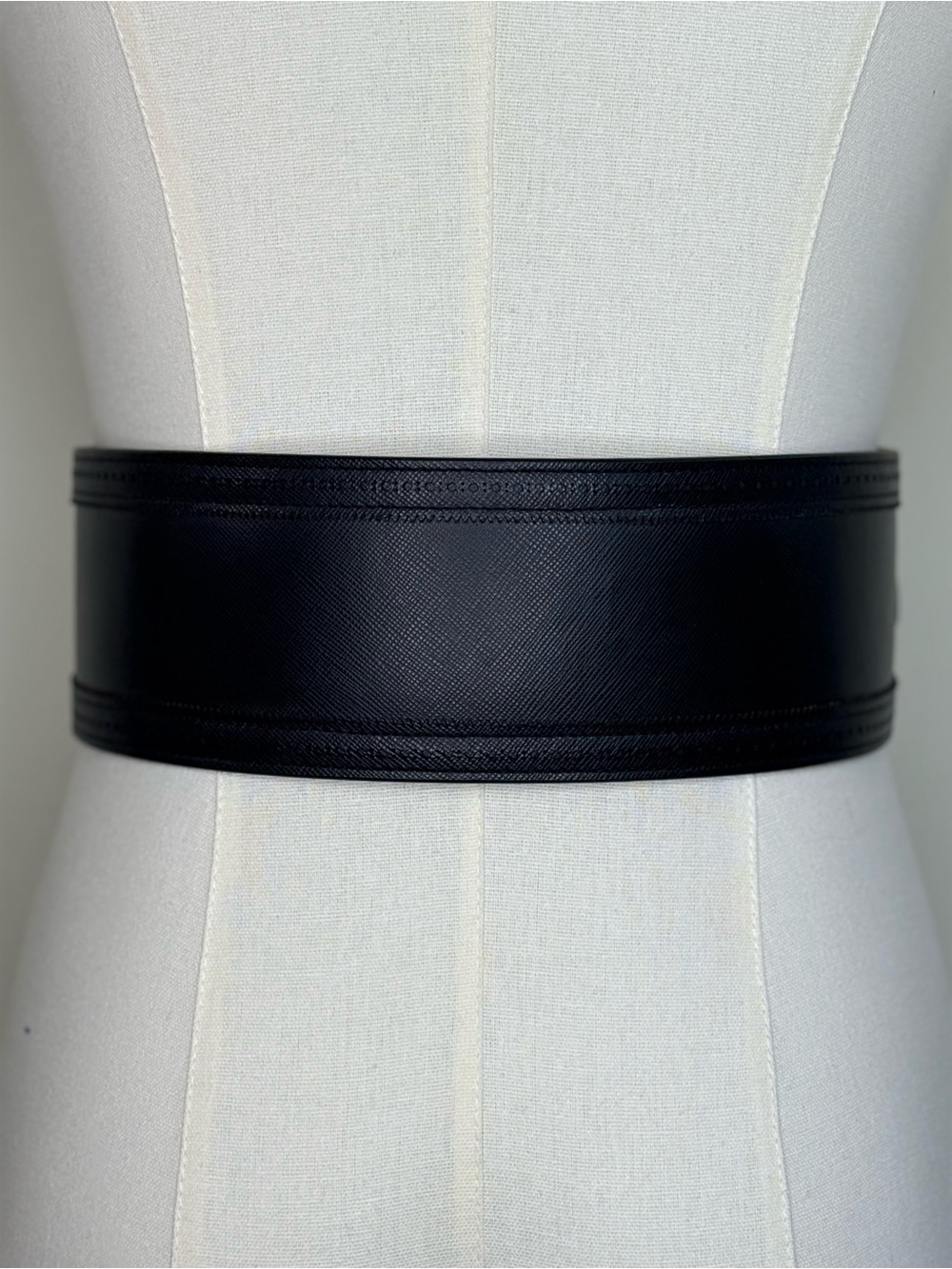 Tory Burch Brogue Black Sculpted Leather Waist Belt with Gold Buckles S NWOT - Picture 7 of 7